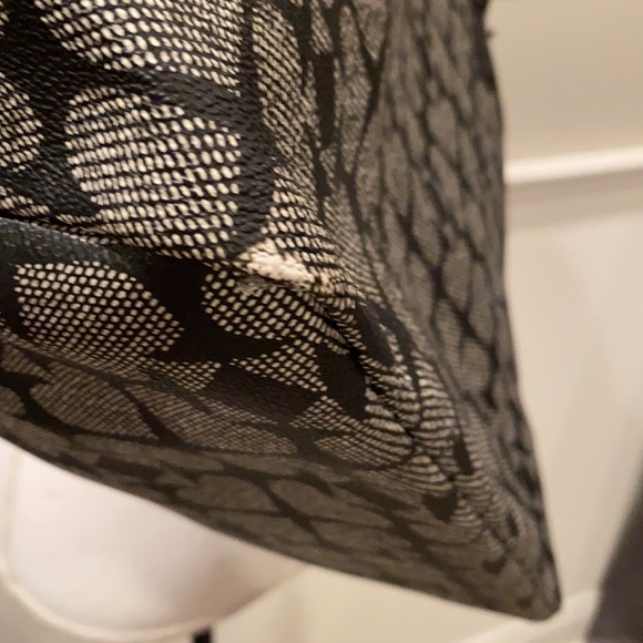 Kate spade tote - Picture 4 of 7